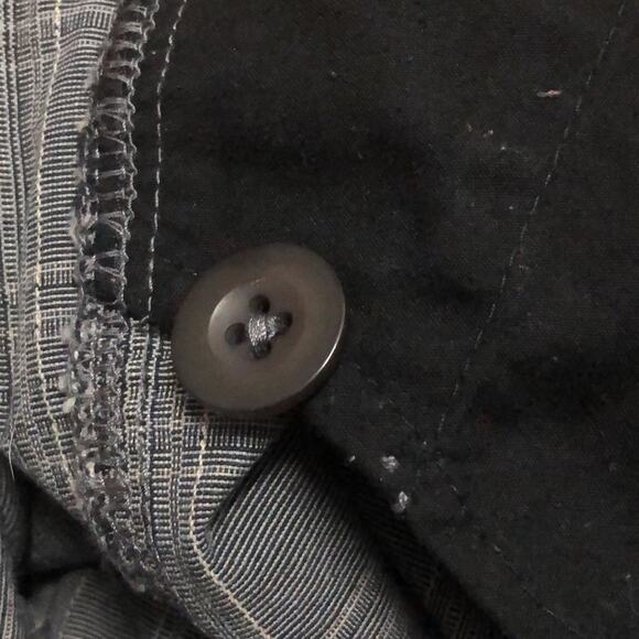 The North Face Women’s Plaid Shorts Size 4 - Picture 8 of 10